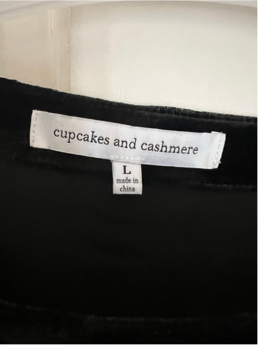 Women's Cupcakes and Cashmere Michaela Black Velvet Short Sleeve Top Size L - Picture 3 of 4